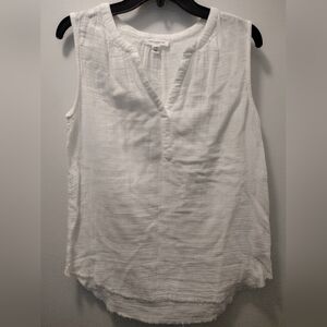 beachlunchlounge White Sleeveless V-Neck Gauze Tank
